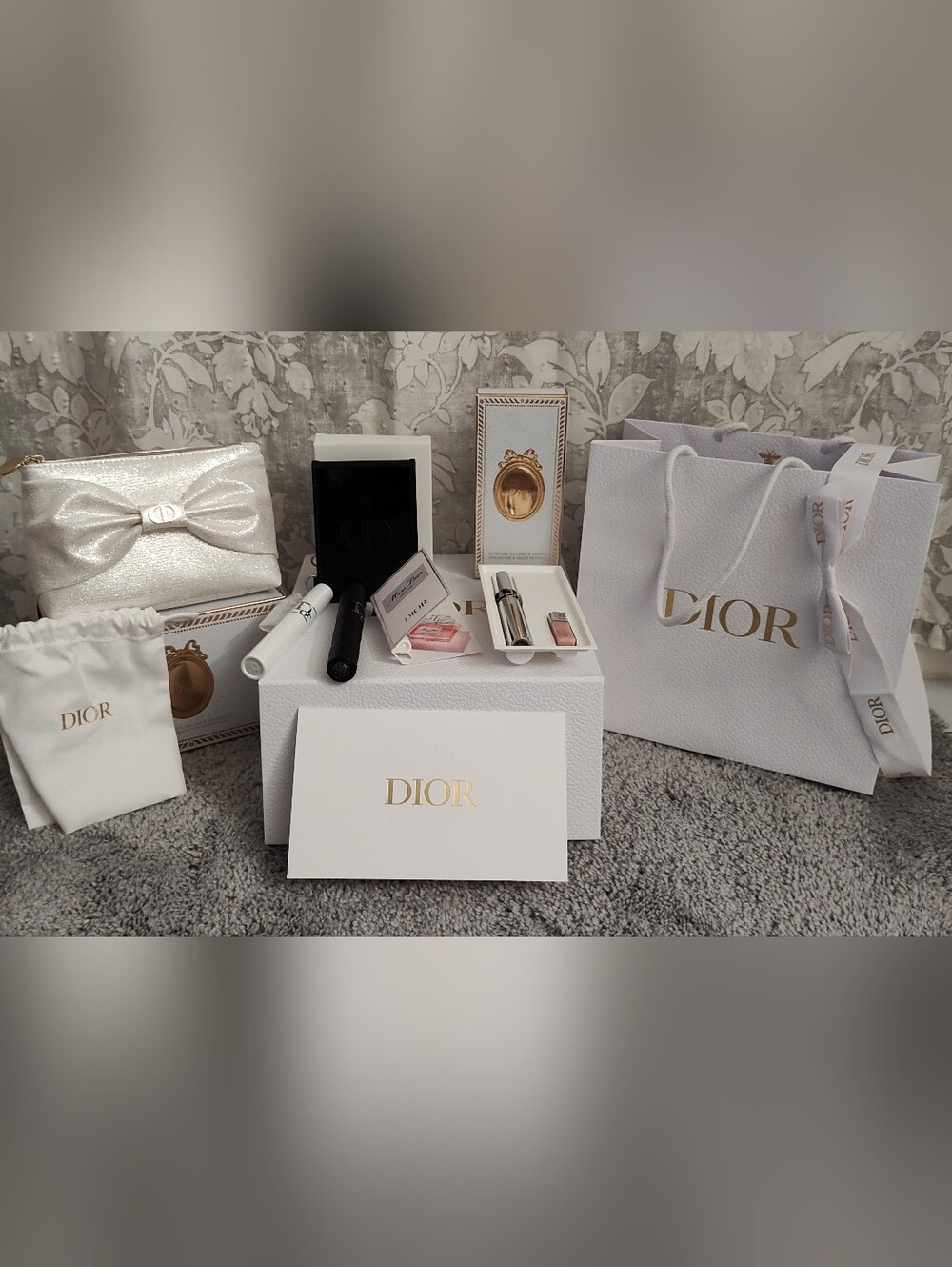 Dior Holiday Gift Set LE Cosmetic Bag Fragrance Sample, eye and lip make-up